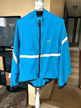 Running Room Fit-Wear running jacket Blue Medium Athletic Jacket Like New/ high